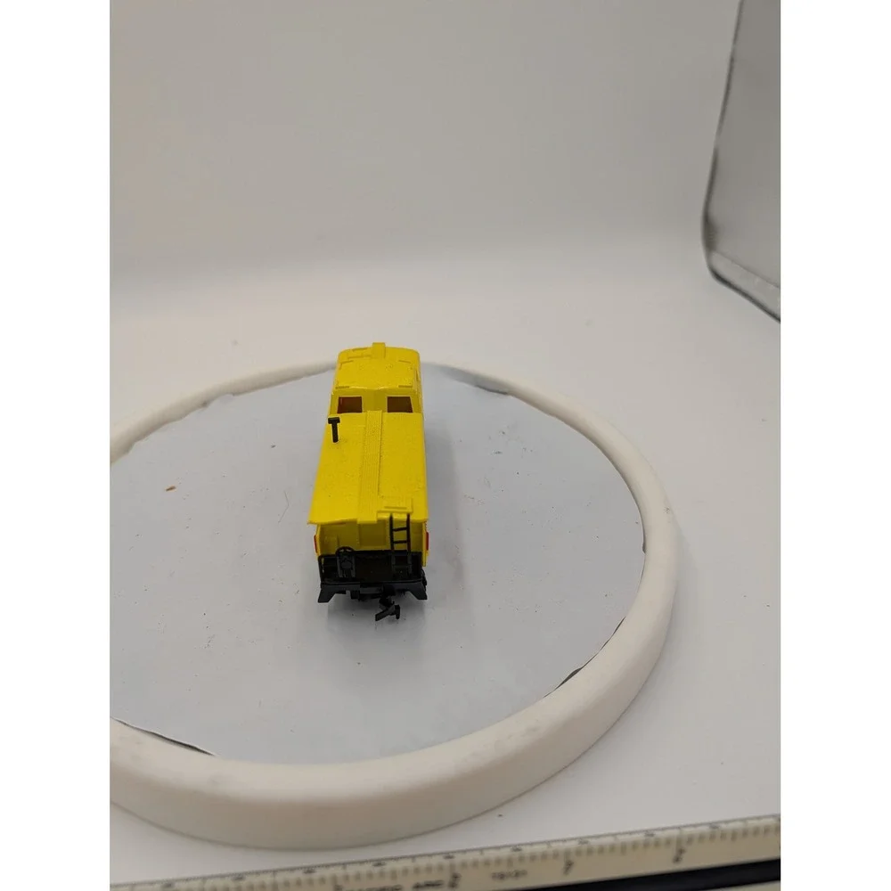 Tyco HO Scale Chattanooga Caboose Red Yellow Vintage Model Train Car